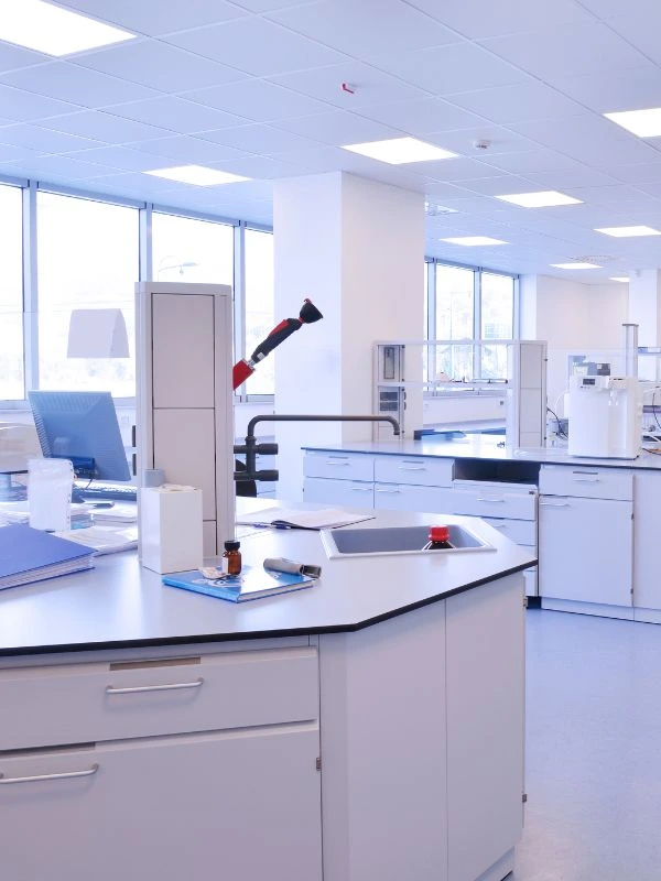 Reinigung für Labore und Analysebereiche